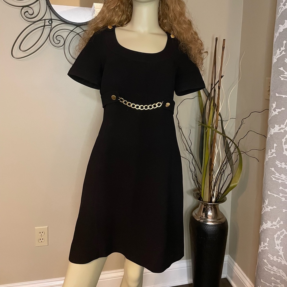 Tahari Size 6 Gold Chain Black Dress